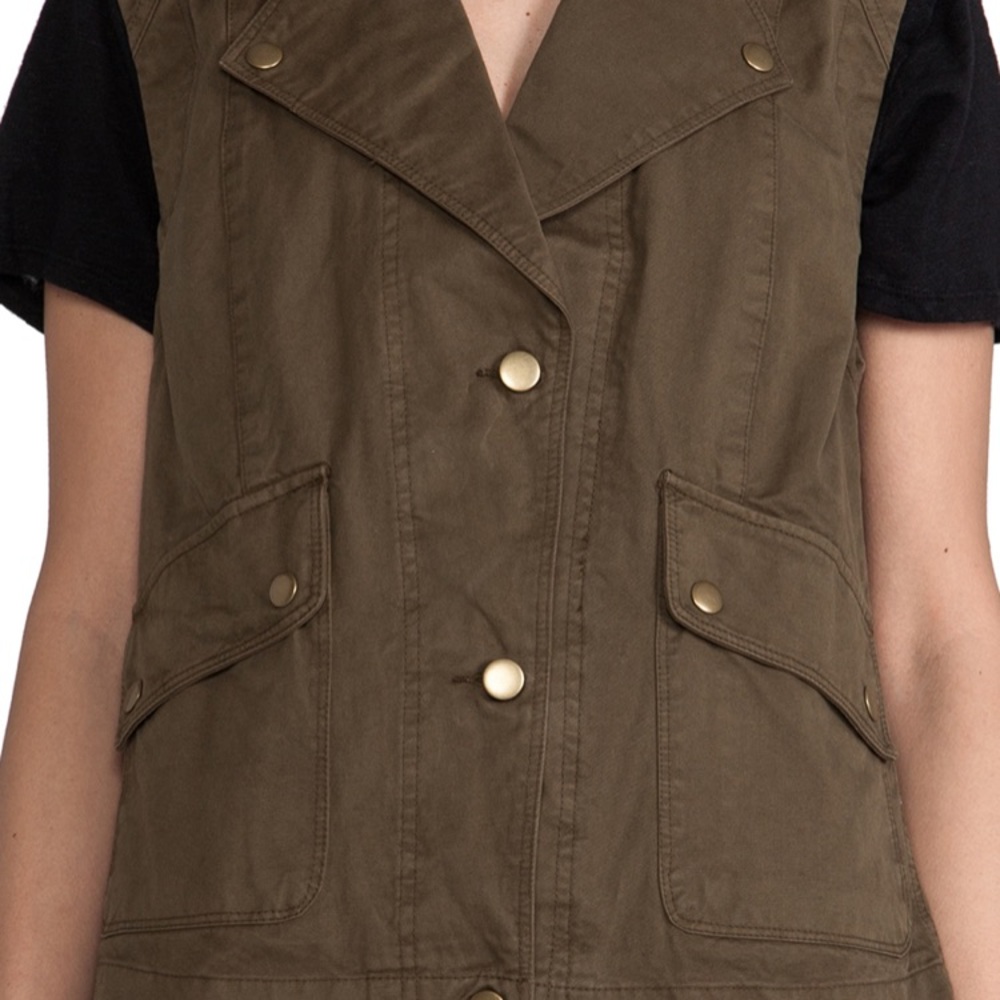 Bobi army green vest.